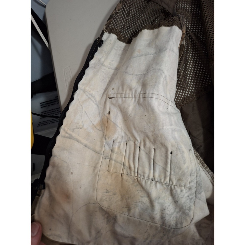 Realtree Men's XL/ 2XL Real Tree Camo Mesh Hunting Vest w/ Utility Pockets - Picture 13 of 14